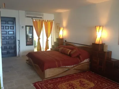 Premier Ocean Front Luxury Studio  SUMMER SPECIAL SAVE 10% UPON BOOKING