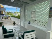 Quaint 1 bedroom apartment close to Mullins Beach Hotels in Mullins