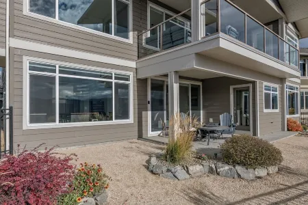 Luxury 2 bed suite just 4 minutes to downtown! Отели рядом с достопримечательностью «Alexis Park»