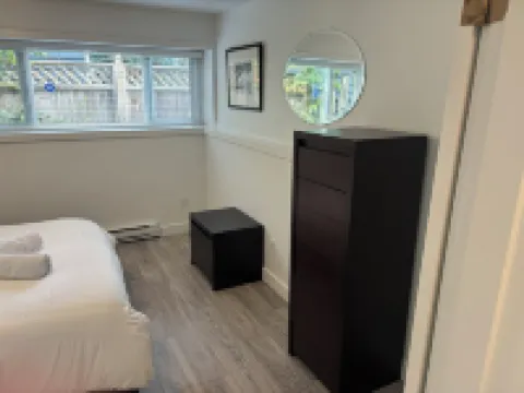 Large 2 bedroom private suite Hotels in North Vancouver