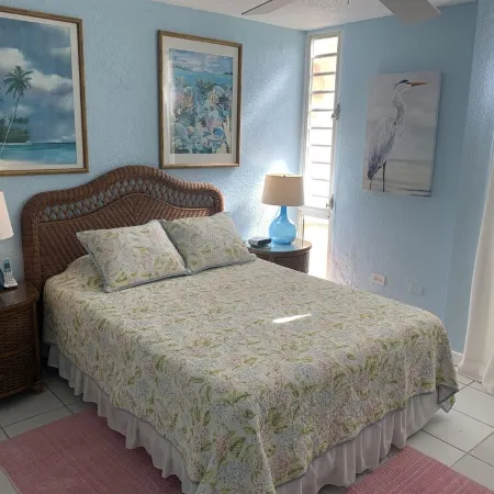 Gentle Winds 2/BR 2/BA Closest building to the Sea! Sunset Views! Ground Floor