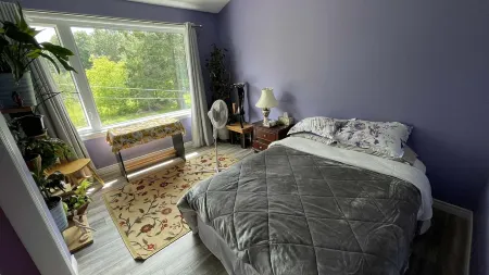 Bright w/ Huge Backyard + 5min to Parks! Отели в г. Дьеп