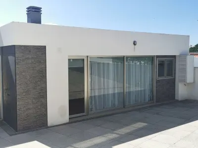 Casa Aline Praia de São Martinho do Porto附近的飯店