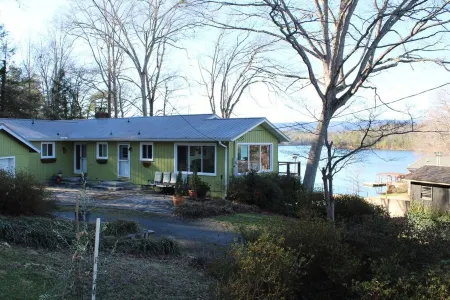 North Point Lakefront Retreat - Private Dock w/ boatslip