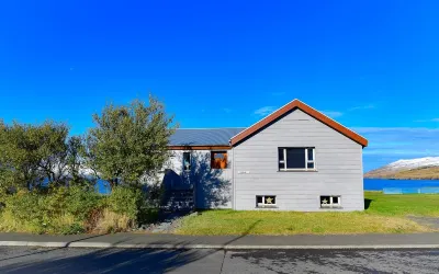 Spacious and comfortable house at the shore Hotels near Foss