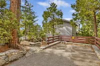 This light and bright cabin will capture your heart and relax your mind!