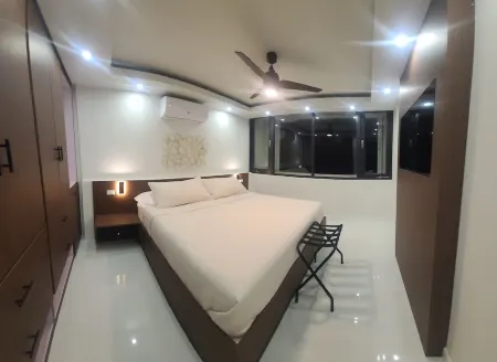 Luxe Beachfront 2 bdrm 2 bth Penthouse Unit on Beach in in Luquillo