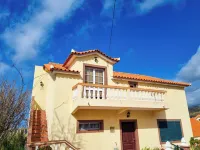 Achada Hillside & Ocean View Apartment with Free WIFI in Arco da Calheta Hotels in Arco da Calheta
