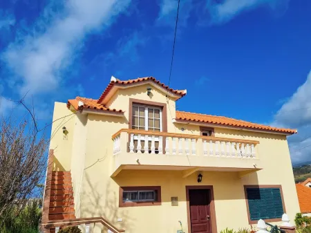 Achada Hillside & Ocean View Apartment with Free WIFI in Arco da Calheta