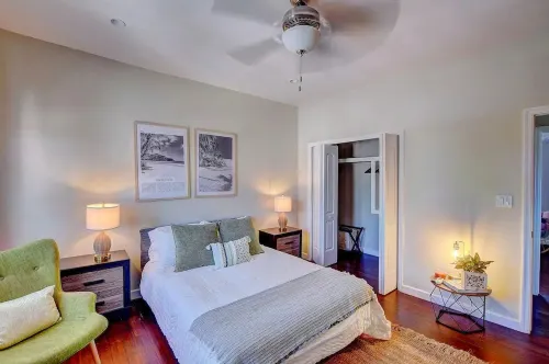 Cozy Condo Near Beach, Restaurants, Shops, Airport