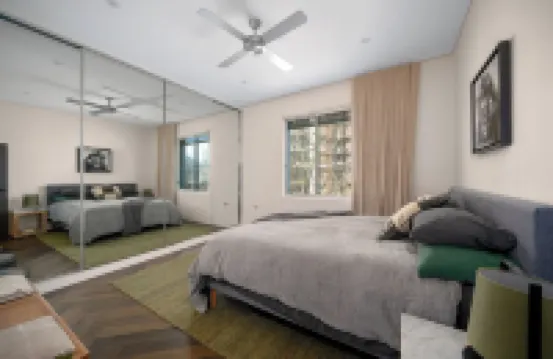 Luxury CBD Darlinghurst Apartment | King Bed, Pool & Sauna, Rooftop