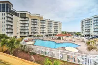 Colorful Beachfront Condo w/ Resort Amenities - Beach