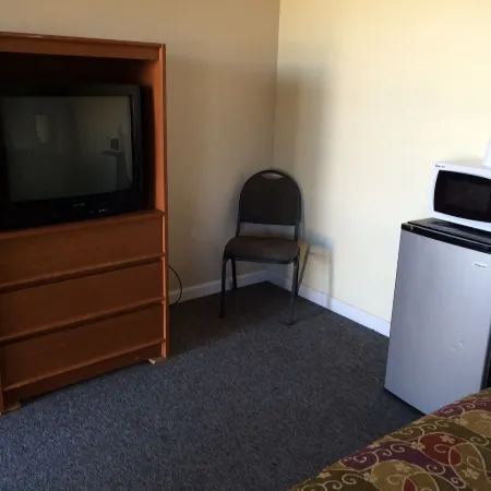 Colonial Motel