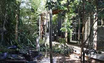 Cranford Cottages and Motel - Housity