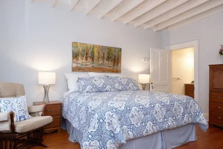 Cheltenham Suites Отели в г. Каледон