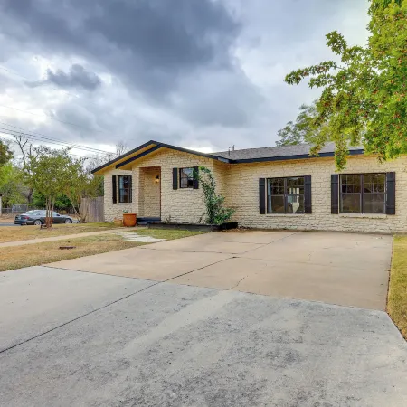 < 1 Mi to Dtwn: Home w/ Fenced Yard in Boerne!