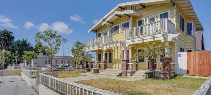 1 Mi to Dtwn! Bright Long Beach Apartment Ξενοδοχεία στην πόλη Long Beach