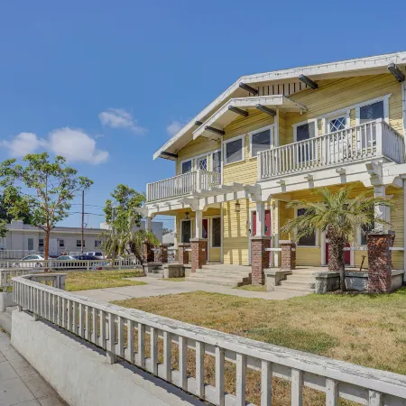 1 Mi to Dtwn! Bright Long Beach Apartment