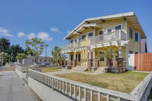 1 Mi to Dtwn! Bright Long Beach Apartment