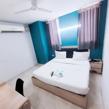 Roomshala 150 Happy Inn Vinod Nagar Отели рядом с достопримечательностью «Озеро Санджей»