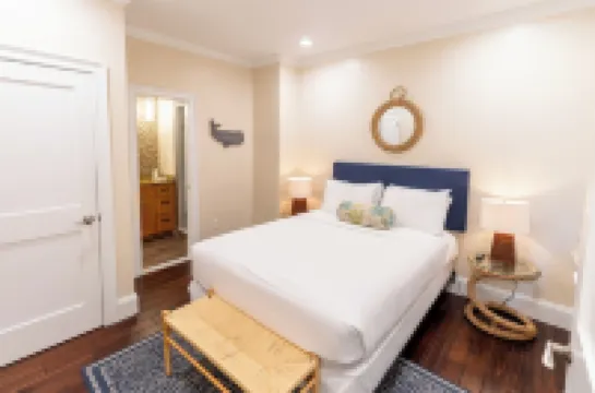 The Newport Lofts - 546 Thames Street Hotels in 