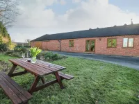 Adelaide Cottage Hotels in Mapleton