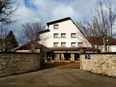 Logis Hotel Calisola Besançon - Soirée Etape Отели в г. Монфокон