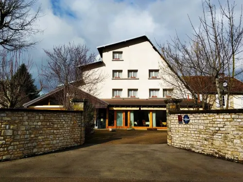 Logis Hotel Calisola Besançon - Soirée Etape Hotels in Chalezeule