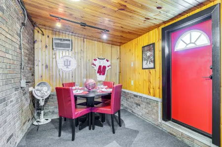 1 Mi to IU: Hoosier Home w/ Fire Pit & Fenced Yard