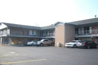 Budgetel Inn & Suites - parking
