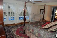 The Colonels B&B and Inn - parking