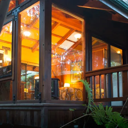 Volcano Village Lodge