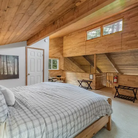 Alpine Lake Escape on Fish Lake 3 Bedroom Home by NW Comfy Cabins by RedAwning