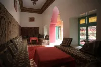 Fibule du Draa - Kasbah d'Hôte - Parkplatz