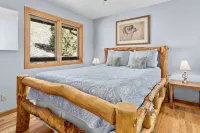 Solitude Vacation Home at Windcliff 3 Bedroom Home by Redawning Hotels near Olive Ridge Campground