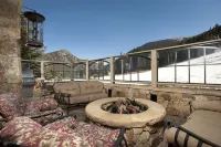 Luxury 1-Bedroom Ski-in Out Condo with Slopeside Heated Pool, No Cleaning Fee 1 Condo by Redawning