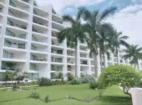 Condo Arian  by Trvl2HM - parking
