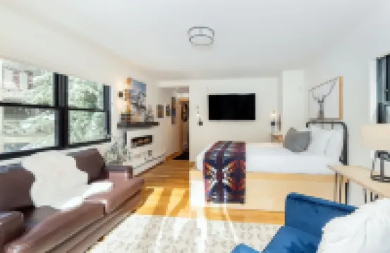 River Retreat! Mtn View Balcony, Pool, Hot Tub Viking Lodge 210 Condo