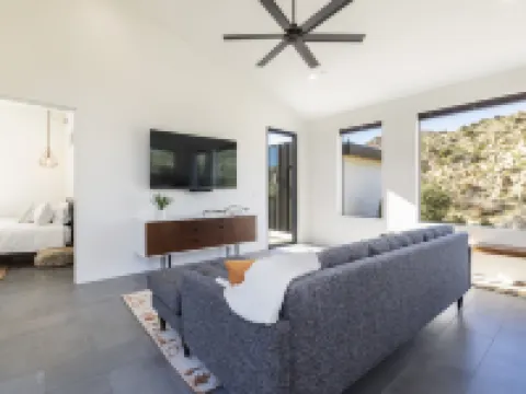 A Little Tish - Secluded Stargazers Getaway 2 Bedroom Home by RedAwning 絲蘭谷酒店