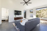 A Little Tish - Secluded Stargazers Getaway 2 Bedroom Home by RedAwning Hotels in Pioneertown