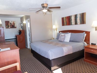 Esquire Inn