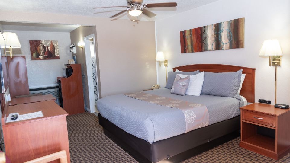 Esquire Inn