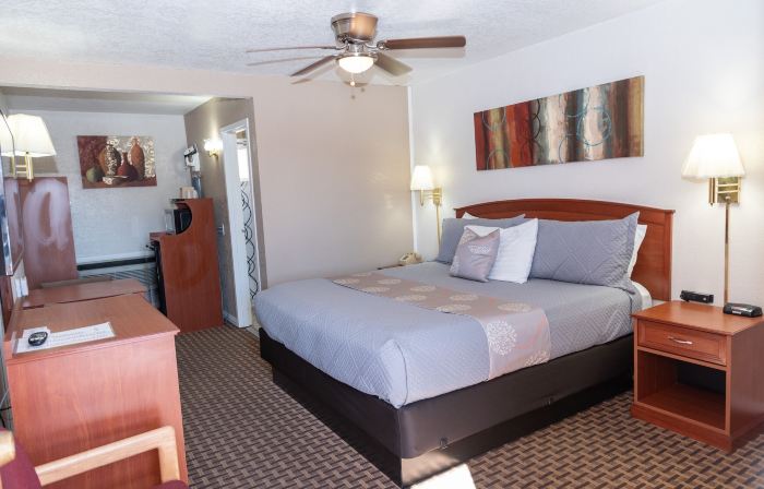 Esquire Inn