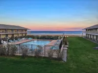 Friendship Oceanfront Suites - 2-Star