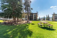 Lake Cliffe 303 Building E by Summit County Mountain Retreats فنادق في Dillon