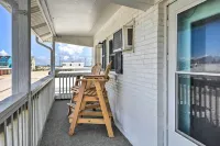 Atlantic Beach Studio w/ Community Pool! - Parkplatz