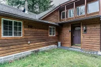 Riverfront Cabin w/Hot Tub : Near Mt. Rainier Sunrise entrance Hotels near Crystal Mountain Guest Services