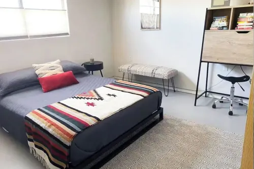 La Casita Azul - Cozy Casita with Large Backyard in Marfa, TX