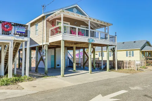 Ocean-View 'Sea Gem' Bungalow: Steps to Beach! - WiFi