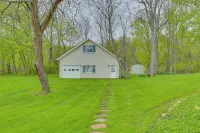 Charming Canandaigua Lake House w/ Deck & Views! - Wifi